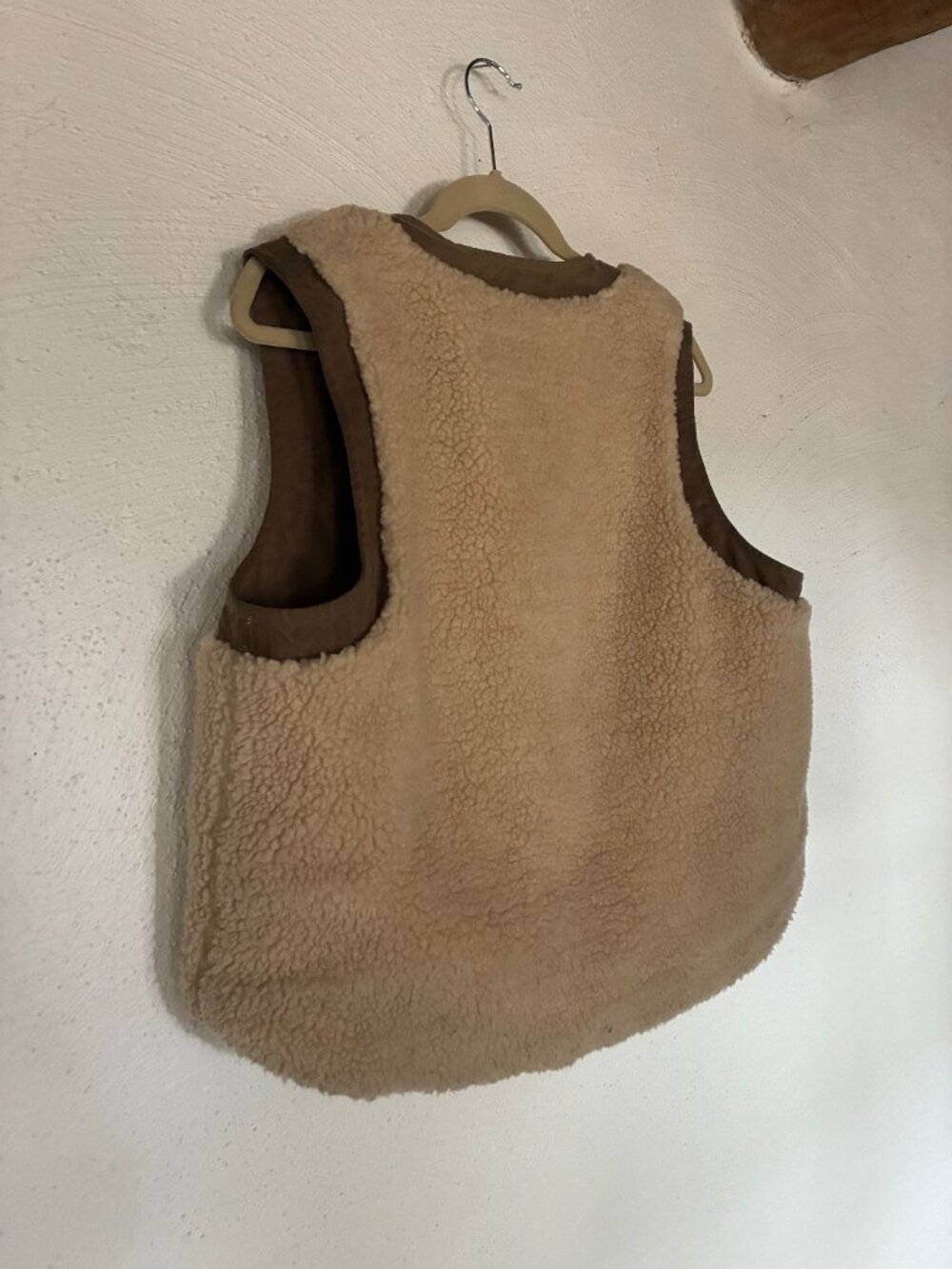 Kate Sheridan waxed canvas and wool sherpa reversible "Lumber" vest - Picture 3 of 5
